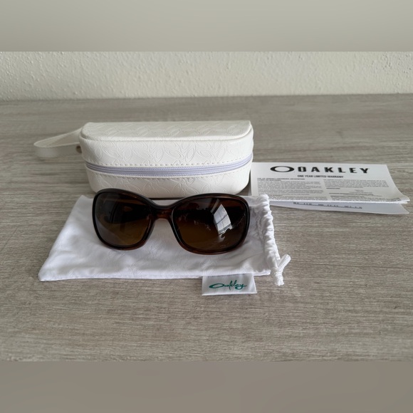 Oakley Accessories - Oakley Urgency OO9158-14 Tortoise/Brown Frame Polarized W/ Case Women Sunglasses